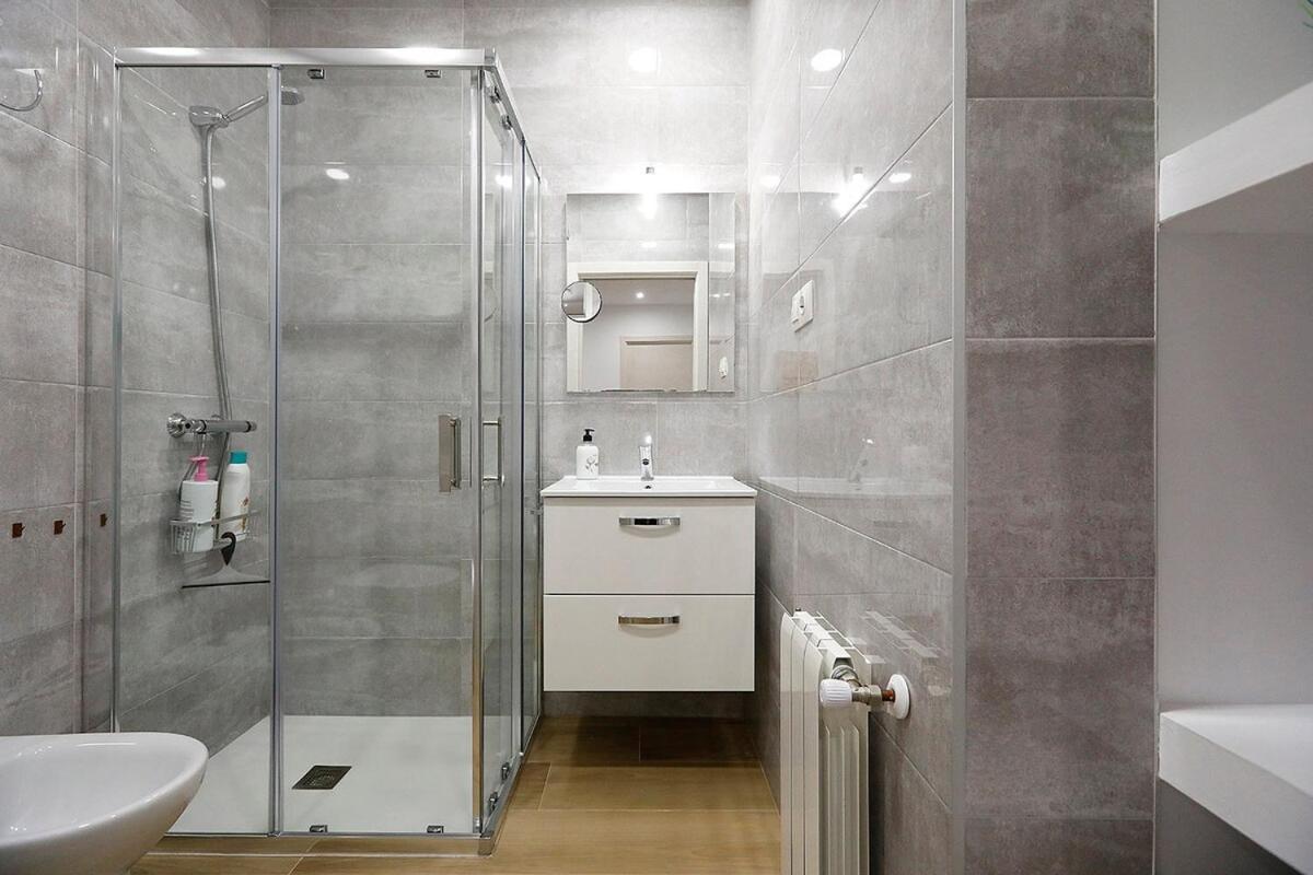 Modern Well Connected Apartment San Sebastian